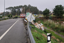 Camião despista-se na A29