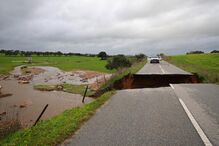 Estrada colapsou em Monforte