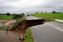 Estrada colapsou em Monforte
