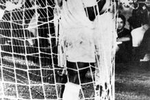 Pelé celebra o milésimo golo