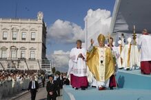 Bento XVI durante a visita a Portugal