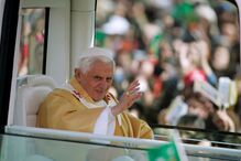 Papa Bento XVI chega ao Santuário de Fátima no dia 13 de maio