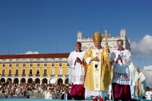 Bento XVI celebra missa no Terreiro do Paço em Lisboa