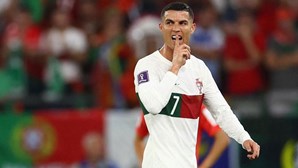 Convidados da FIFA contrariam versão de Ronaldo e Fernando Santos sobre polémica da substituição