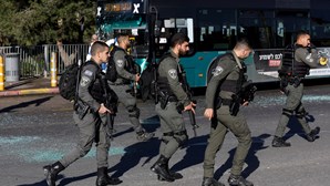 Polícia israelita abate palestiniano a tiro por ataque com faca