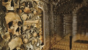 Capelas dos ossos: Viagem ao misterioso mundo da morte e da vida eterna