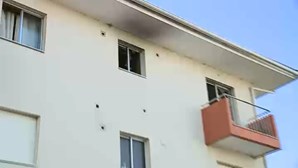 Um ferido grave e 19 pessoas desalojadas em explosão seguida de incêndio em prédio em Viana do Castelo 