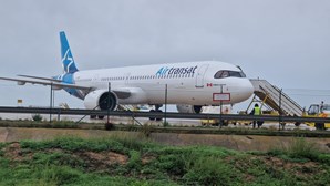 Avião da Air Transat faz aterragem de emergência no aeroporto de Faro devido a anomalia