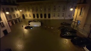 Caos em Lisboa: Aeroporto inundado, tetos cedem e pessoas refugiam-se em cima de carros