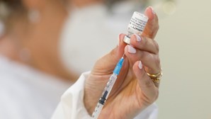 Agência Europeia de Medicamentos recomenda atualização das vacinas contra nova variante da Covid-19