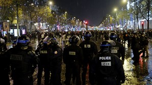 200 adeptos detidos em França após vitória da Argentina