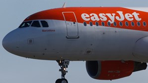 Companhia aérea easyJet cancela dois voos por "atrasos no controlo de tráfego aéreo"
