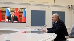 Putin expressa desejo de fortalecer a cooperação militar com a China