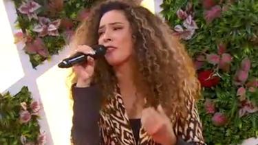 Ellandrie ao som de ‘Toxic Love’