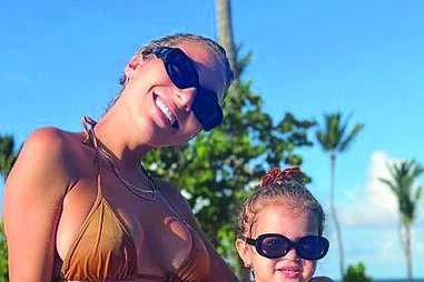 Daniela Machado com a filha Alicia 