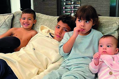 Bella nem sempre pode acompanhar os irmãos