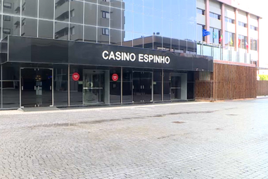 Três agentes da PSP agredidos à porta do casino de Espinho por clientes
