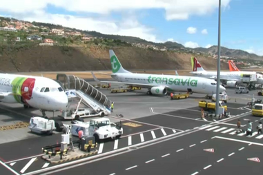 Discussão entre casal embriagado obriga avião a aterrar de emergência na Madeira