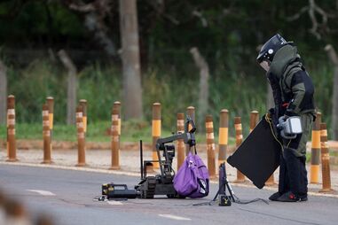 Militares de inativação da Marinha neutralizaram os dois engenhos apreendidos 
