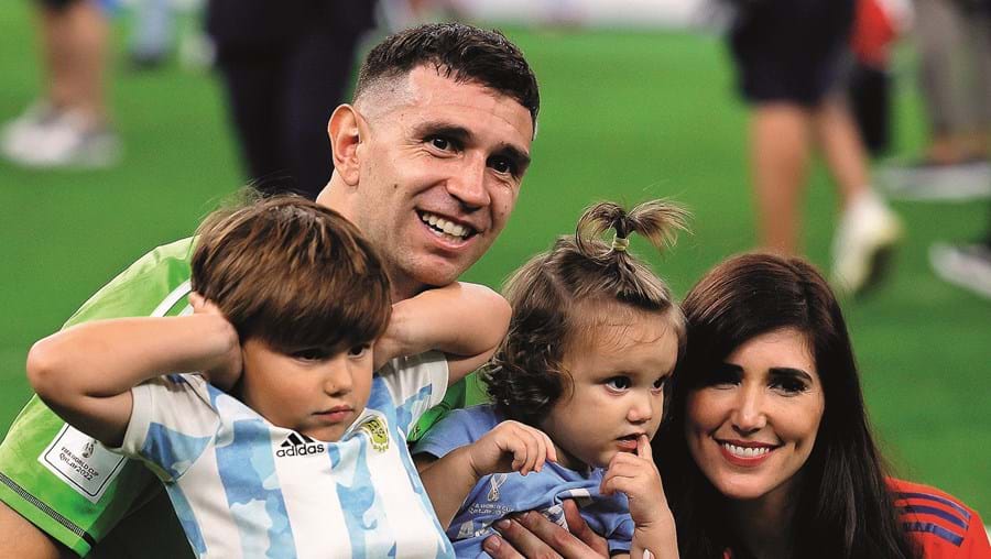 A família Martínez depois da conquista do título de campeões mundiais 
