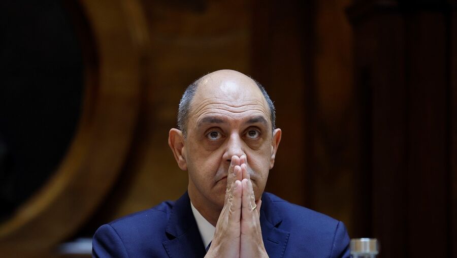 Ministro da Saúde confiante em resolver diferendo com enfermeiros antes da greve