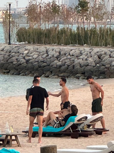 Jogadores portugueses na praia no Qatar
