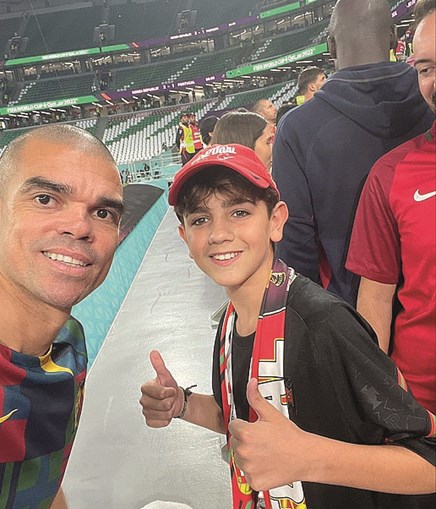 Sobrinho de Ronaldo partilha fotos com craques da Seleção no Instagram