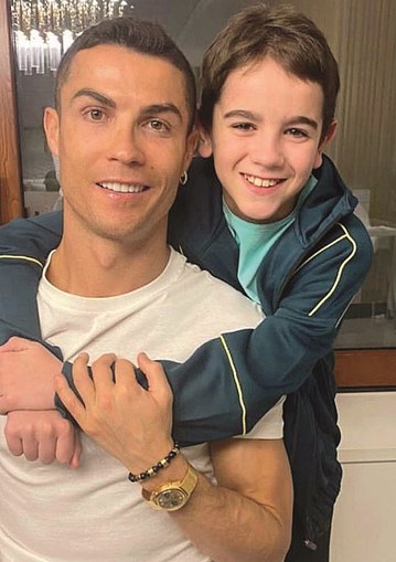 Sobrinho de Ronaldo partilha fotos com craques da Seleção no Instagram