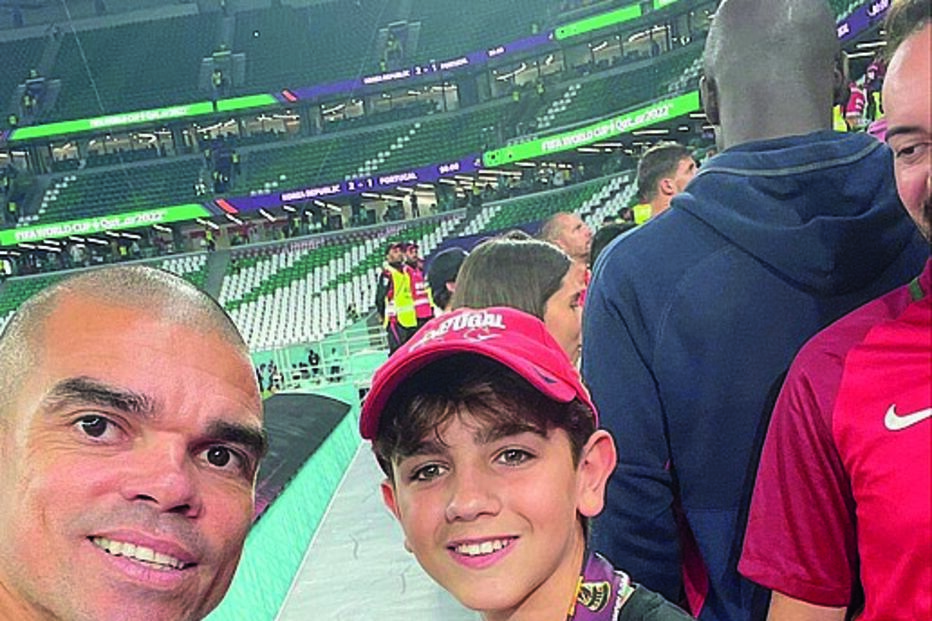 Sobrinho de Ronaldo partilha fotos com craques da Seleção no Instagram