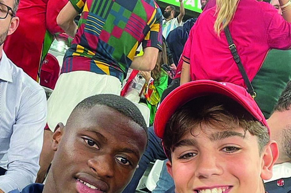 Sobrinho de Ronaldo partilha fotos com craques da Seleção no Instagram