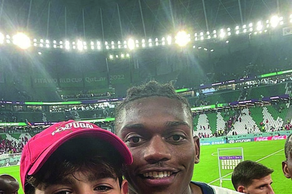 Sobrinho de Ronaldo partilha fotos com craques da Seleção no Instagram