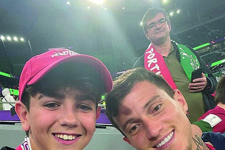 Sobrinho de Ronaldo partilha fotos com craques da Seleção no Instagram