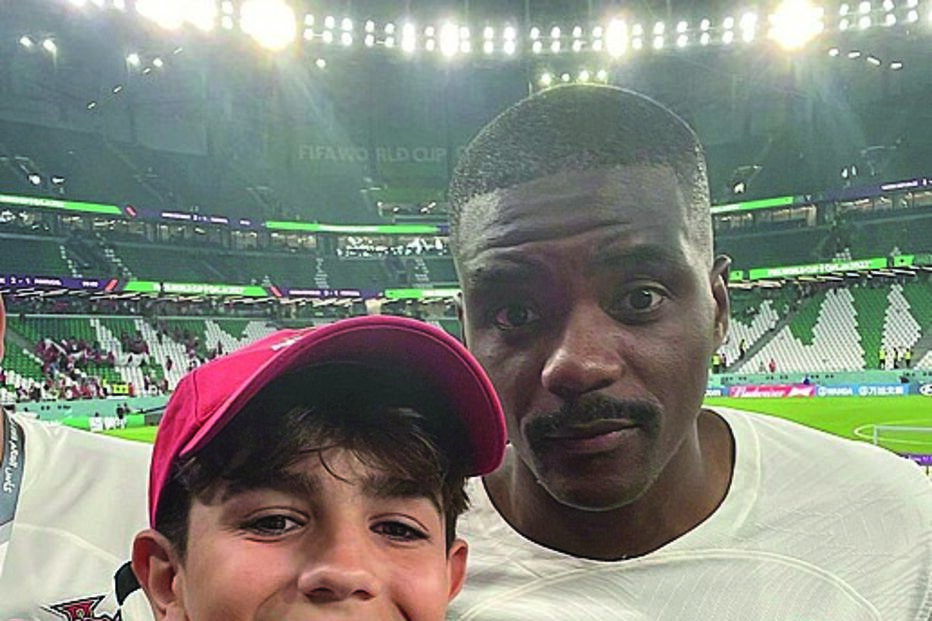 Sobrinho de Ronaldo partilha fotos com craques da Seleção no Instagram