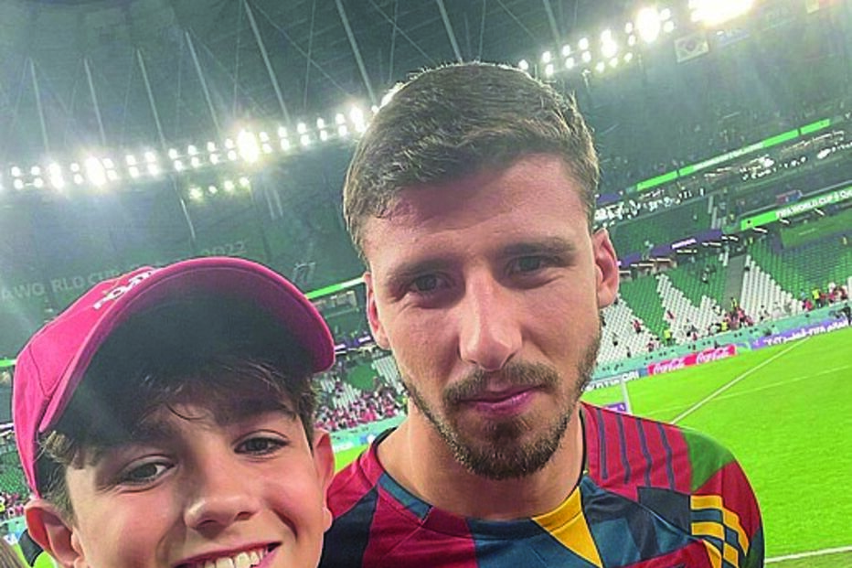 Sobrinho de Ronaldo partilha fotos com craques da Seleção no Instagram