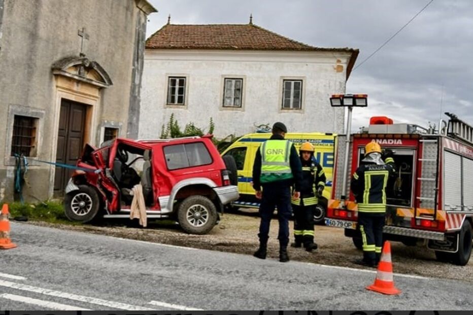 Idoso morre em despiste de carro contra capela em Anadia 