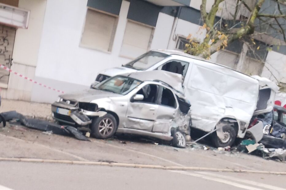 Viaturas danificadas