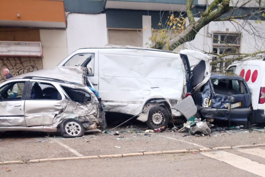 Viaturas danificadas