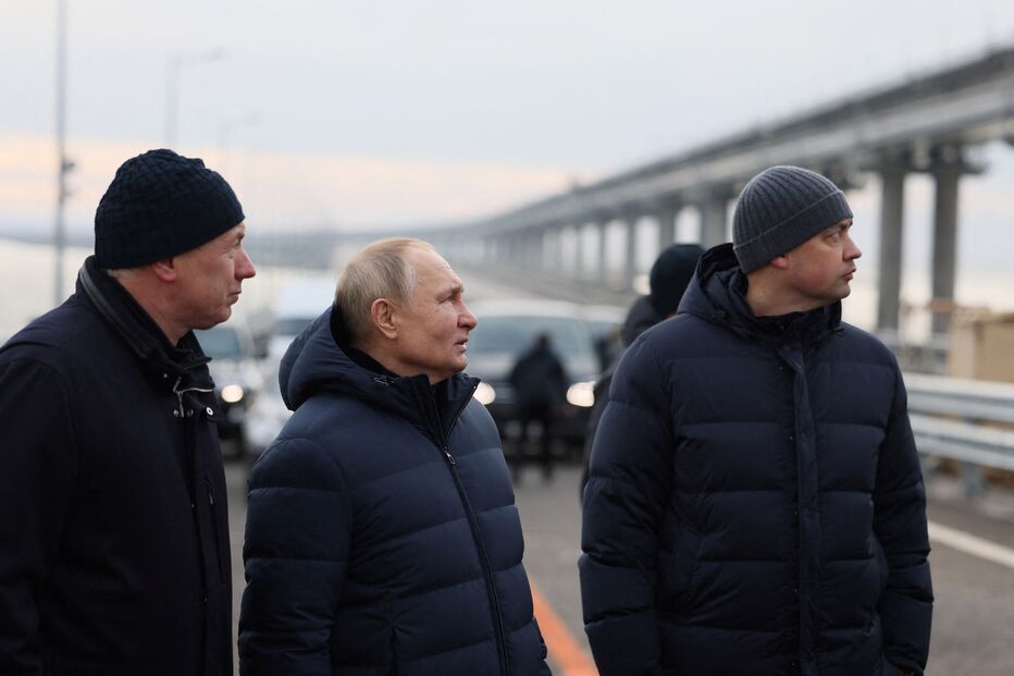 Putin atravessa a ponte da Crimeia 