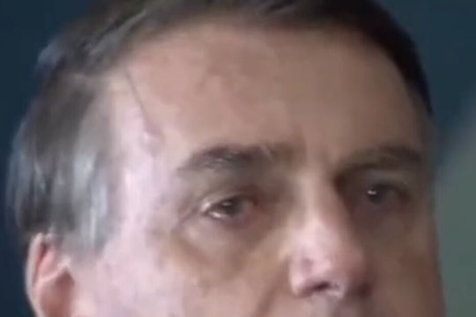 Bolsonaro chora
