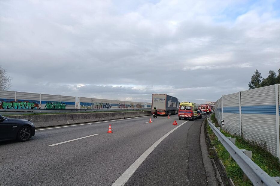 Despiste, seguido de capotamento, em Gaia