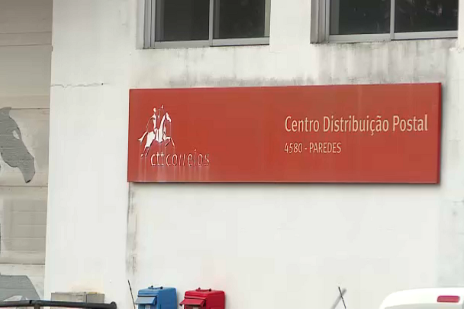 Ladrões roubam mala com 92 mil euros nos CTT de Paredes