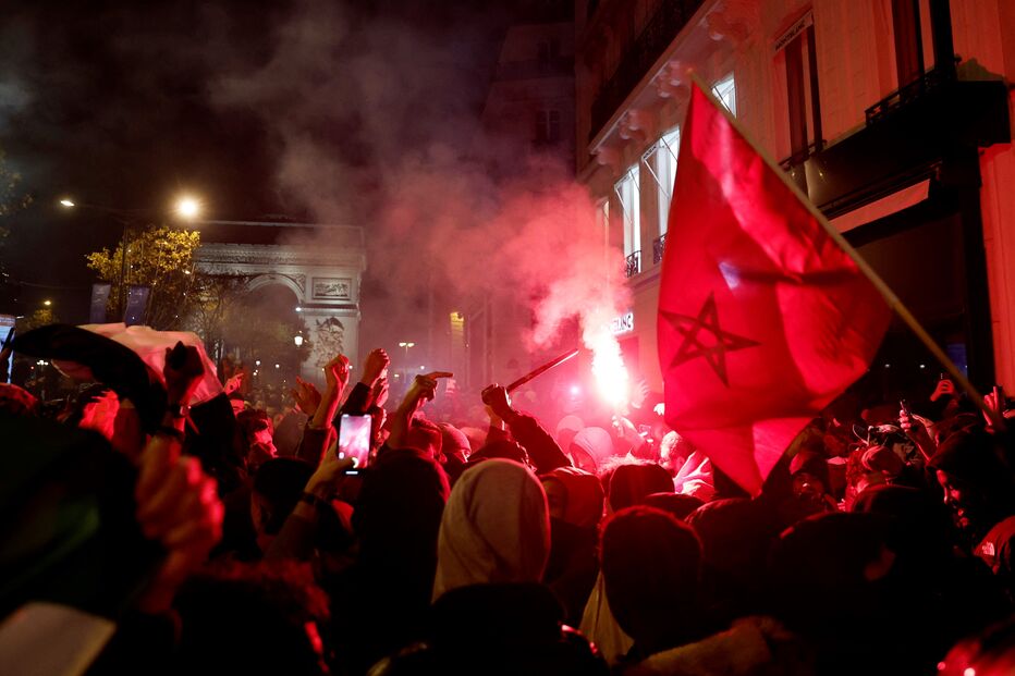 Confrontos entre polícia e adeptos em França 