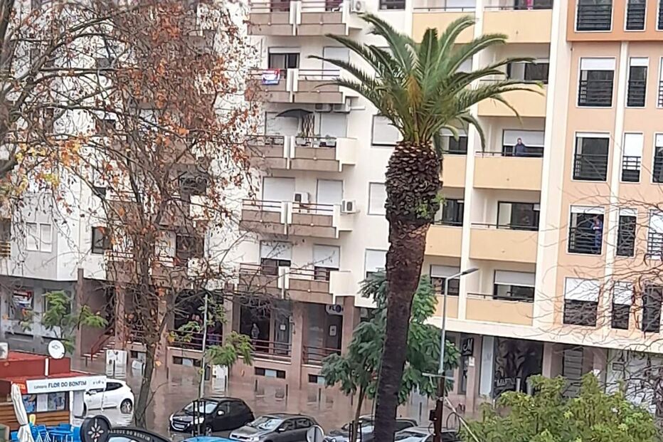 Chuva provoca inundações urbanas em Setúbal