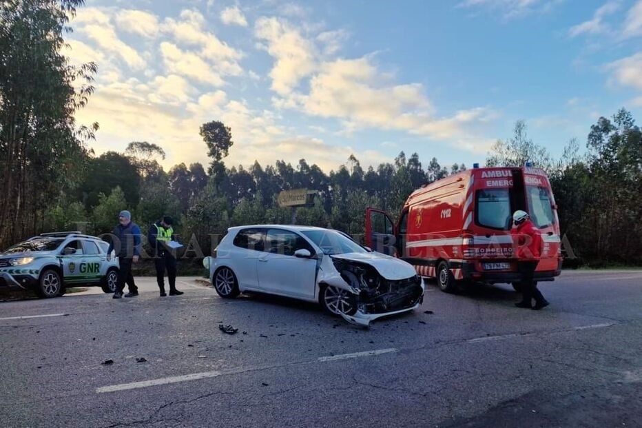Colisão entre dois carros em Albergaria-a-Velha