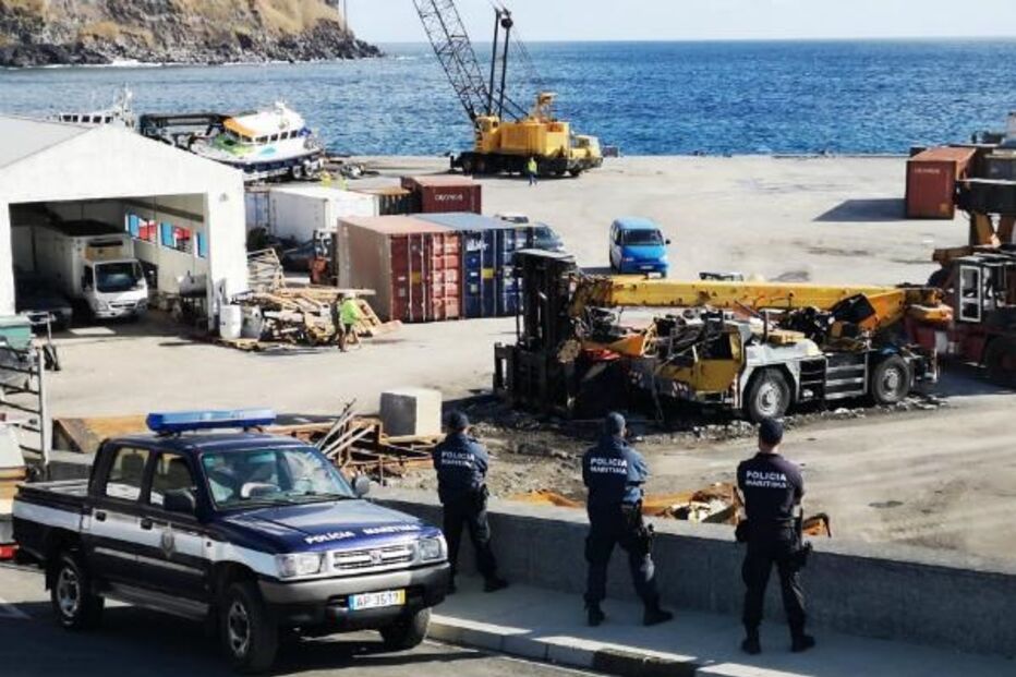 Porto das Lajes das Flores