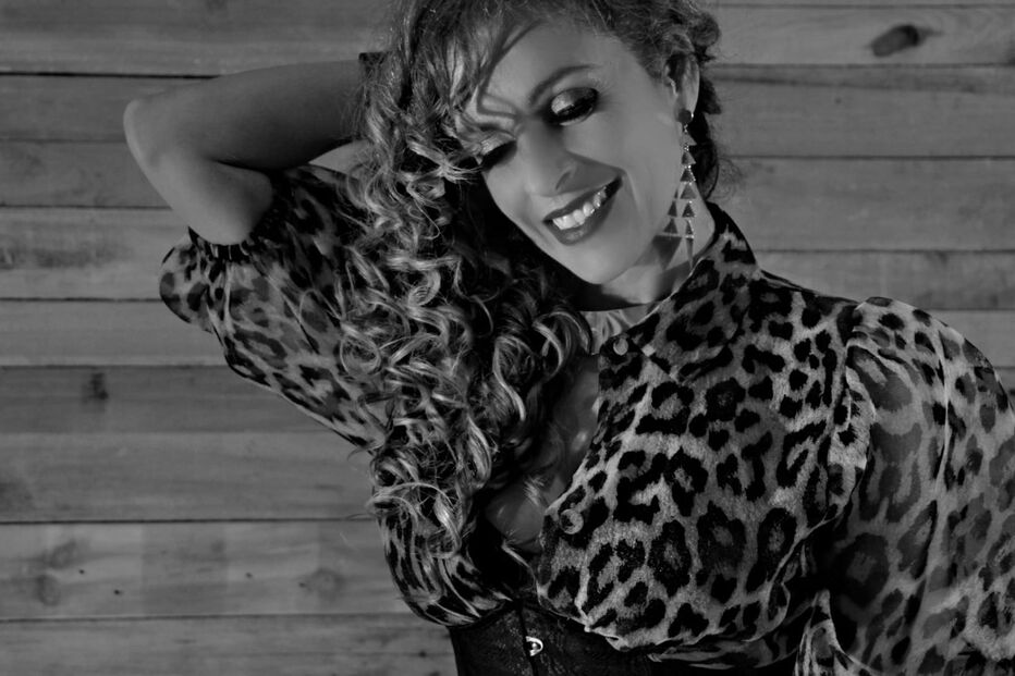 Carro da cantora Claudisabel foi projetado 40 metros