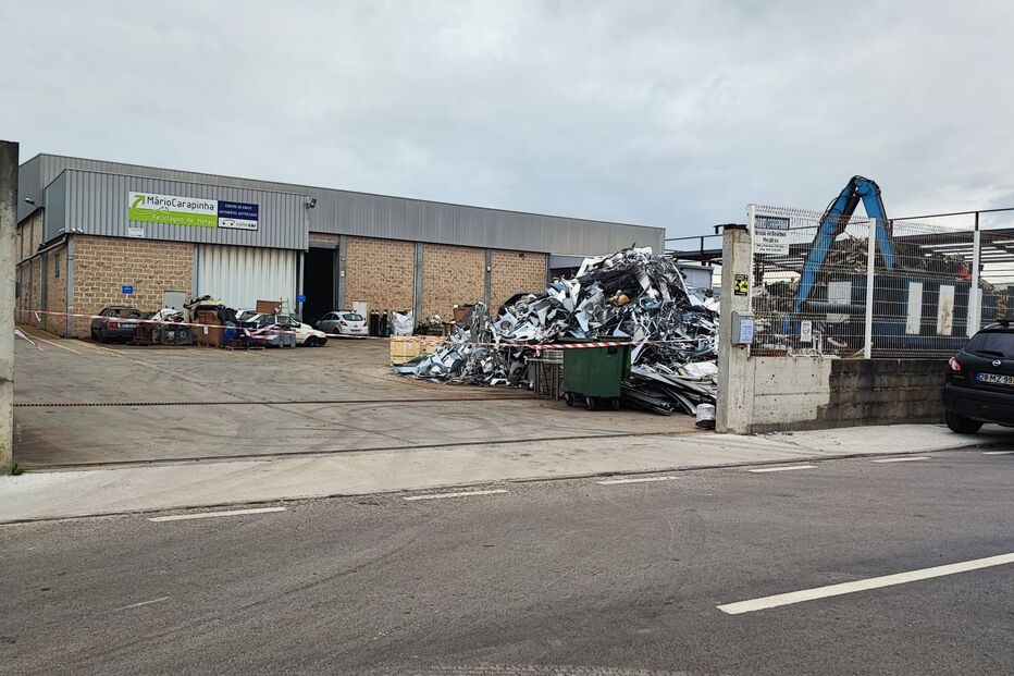 Assaltantes roubam metais numa sucata em Vagos