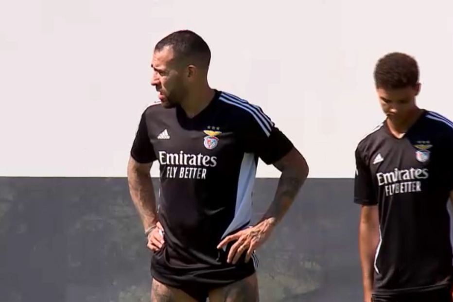 Equipas espanholas ameaçam levar Otamendi do Benfica