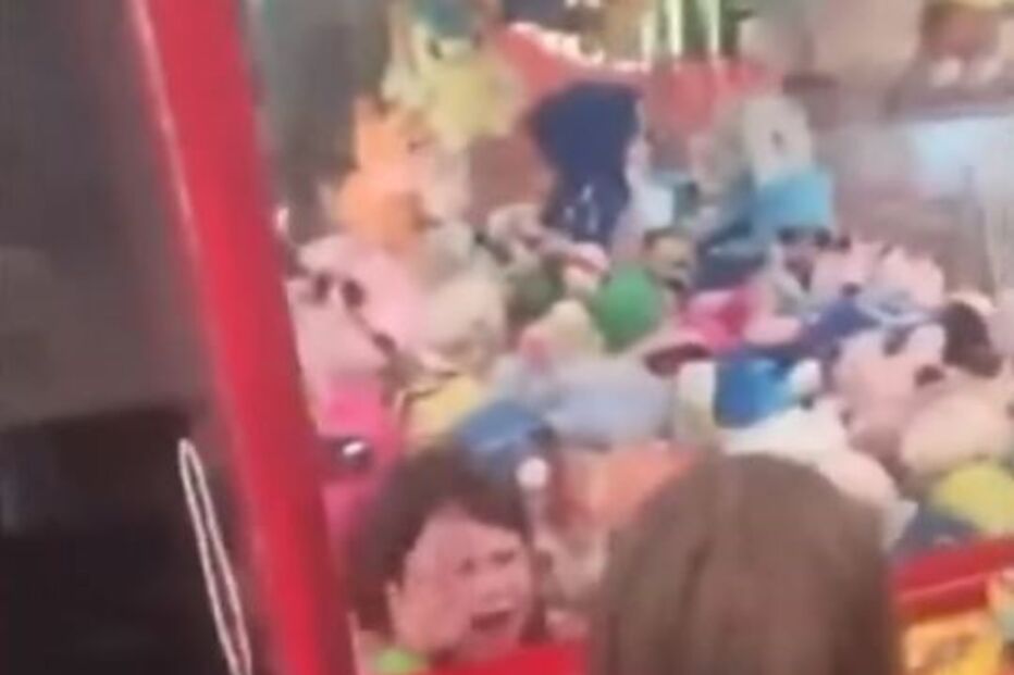 Criança, máquina, brinquedos