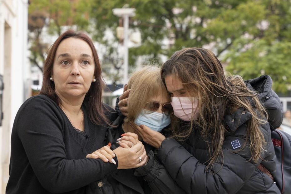 Mãe de Clauisabel com máscara 